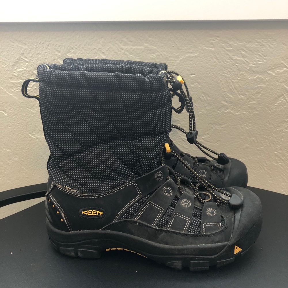 EUC Keen snow boots